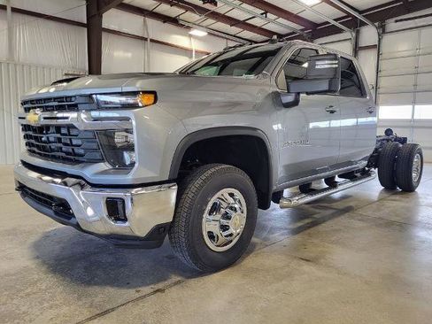 New 2026 Chevrolet Silverado 3500 LT w/ Convenience Package AWD/4WD image 2