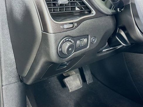 Used 2019 Jeep Cherokee Trailhawk image 10