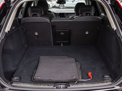 Used 2025 Volvo XC60 B5 Plus image 27