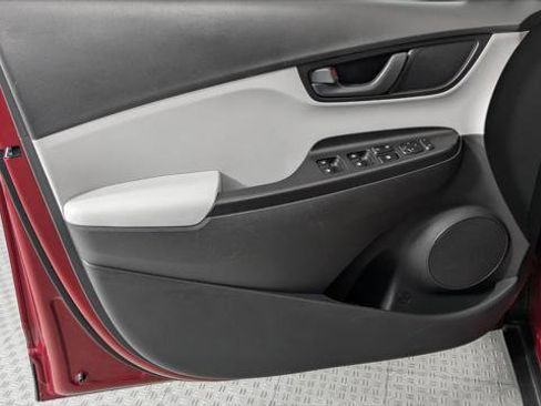 Used 2023 Hyundai Kona SEL image 13