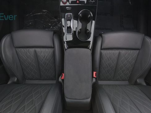 Used 2025 Audi S6 e-tron Premium Plus w/ Premium Plus AWD/4WD image 27