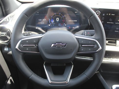 New 2026 Chevrolet Equinox LT w/ Convenience Package II FWD image 11