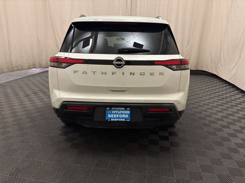 Used 2025 Nissan Pathfinder SV image 6