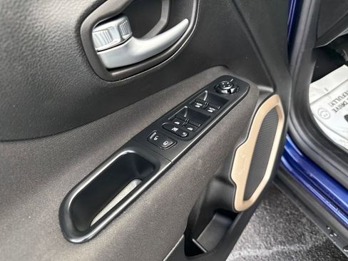 Used 2016 Jeep Renegade Sport w/ Power & Air Group image 14