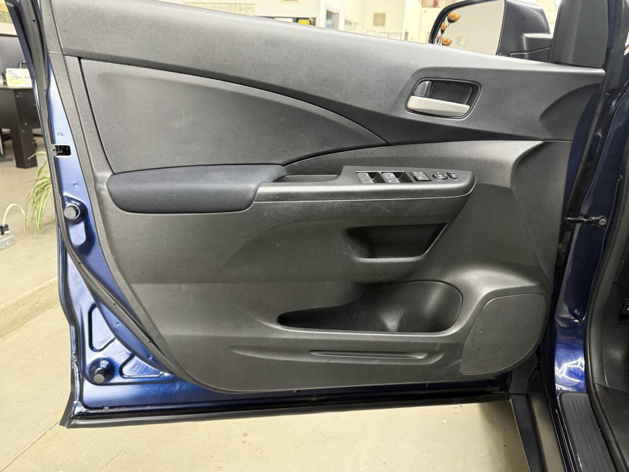 Used 2015 Honda CR-V LX image 9