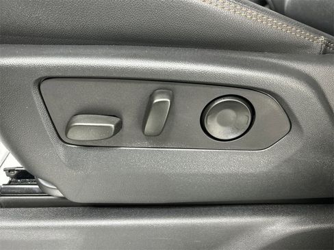 Certified 2022 GMC Sierra 1500 AT4 w/ AT4 Premium Package image 10