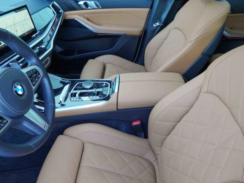 Used 2025 BMW X7 xDrive40i w/ M Sport Package image 11