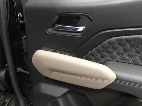 Used 2023 GMC Canyon Denali image 16