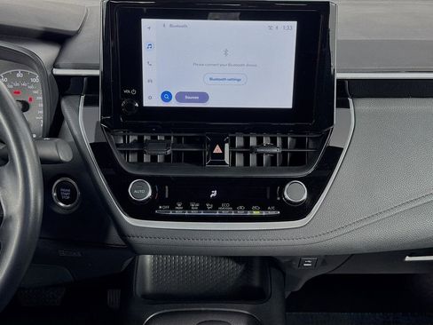 Used 2025 Toyota Corolla SE image 36