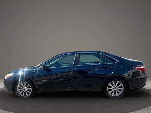 Used 2017 Toyota Camry XLE w/ Moonroof Package image 8