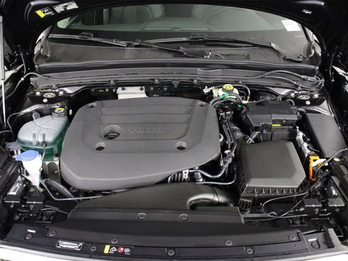 New 2025 Volvo XC40 B5 Core w/ Climate Package image 12