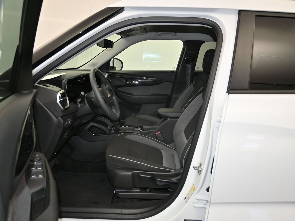 Used 2025 Chevrolet TrailBlazer LT FWD image 19