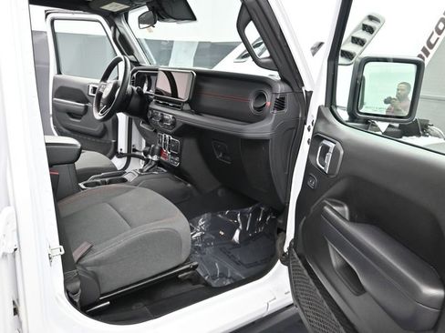 Used 2024 Jeep Wrangler Unlimited Rubicon AWD/4WD image 12