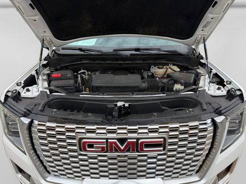 Used 2023 GMC Yukon Denali w/ Advanced Technology Package image 16