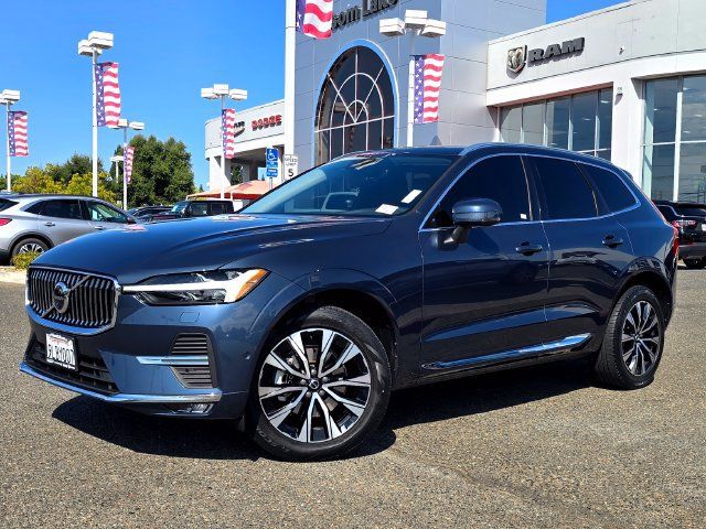 Used 2023 Volvo XC60 B5 Plus AWD/4WD image 3