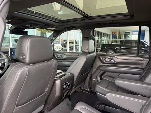Used 2023 Chevrolet Suburban Z71 w/ Luxury Package AWD/4WD image 24