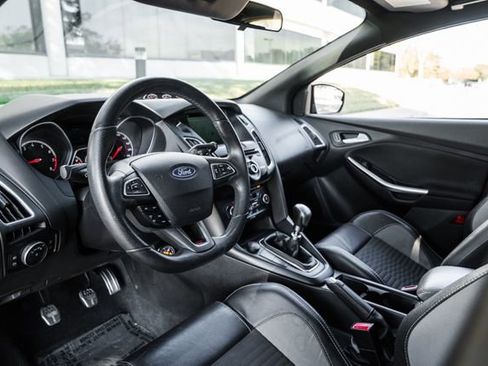 Used 2018 Ford Focus ST w/ Equipment Group 401A image 2
