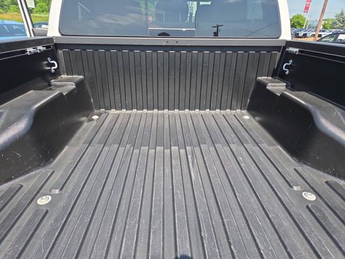 Used 2017 Toyota Tacoma TRD Sport w/ Tow Package (A/T) AWD/4WD image 31