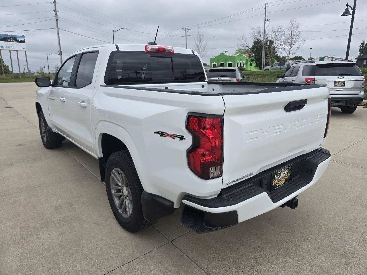 Used 2023 Chevrolet Colorado LT w/ LT Convenience Package II AWD/4WD image 3