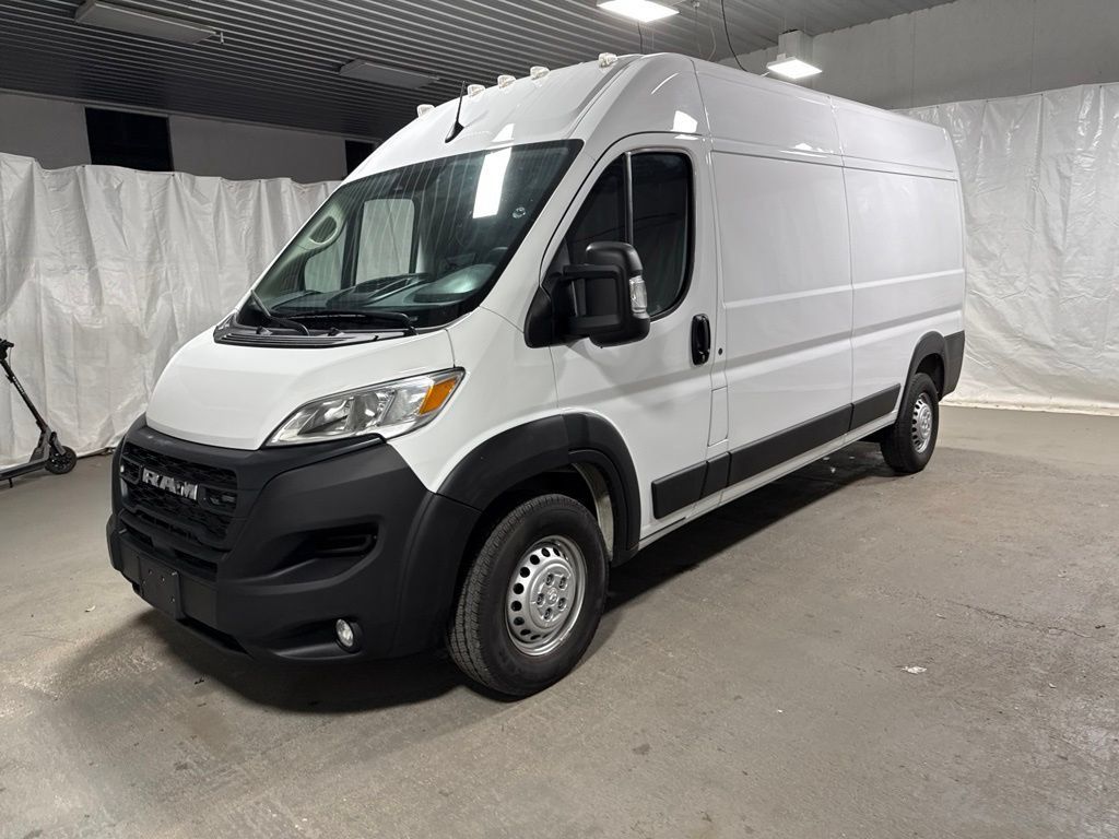 Used 2024 RAM ProMaster 2500 w/ Convenience Group FWD image 3