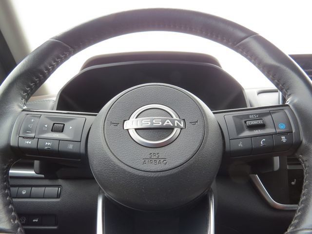 Used 2023 Nissan Rogue SV w/ SV Premium B Package FWD image 16
