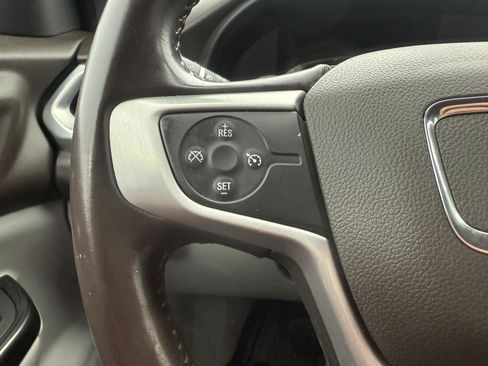 Used 2018 GMC Acadia SLT image 16