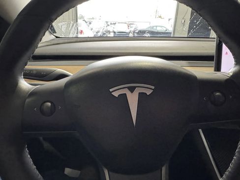 Used 2020 Tesla Model 3 Standard Range Plus image 19