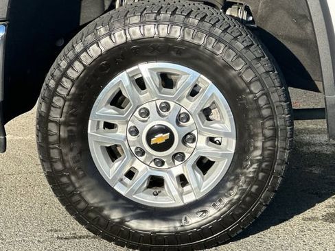 Used 2024 Chevrolet Silverado 2500 LT image 24