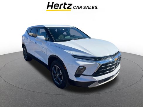Used 2025 Chevrolet Blazer LT image 1