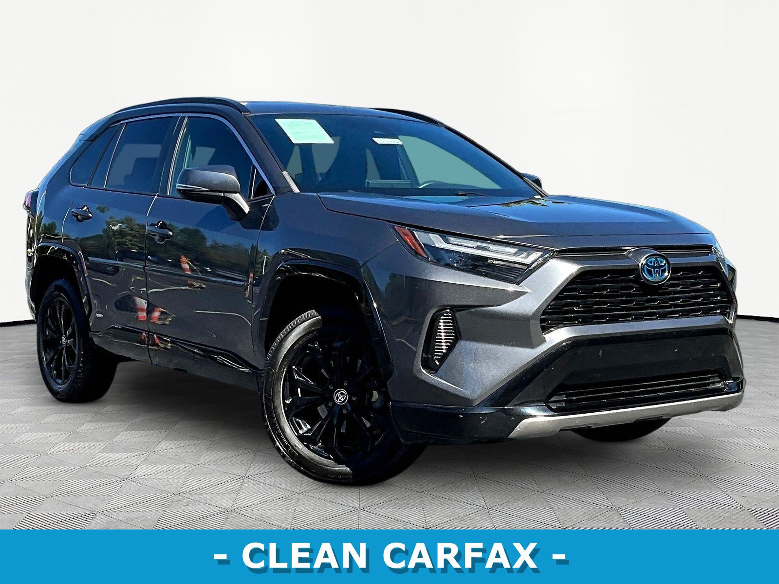 Used 2022 Toyota RAV4 SE w/ SE Grade Weather Package AWD/4WD image 3