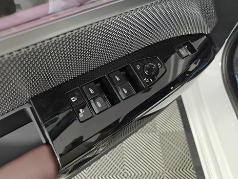 Used 2025 BMW 740i w/ Executive Package image 25