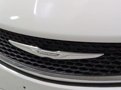 Certified 2017 Chrysler 200 Limited Platinum image 13