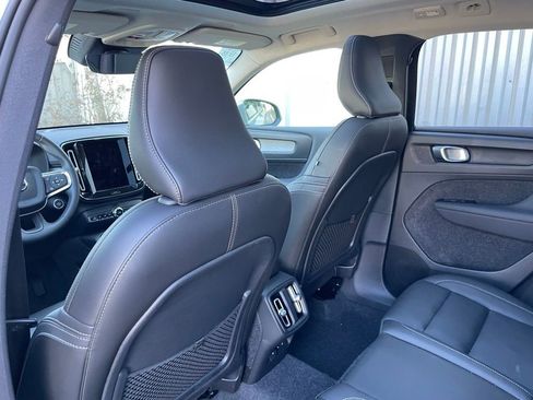 Used 2025 Volvo XC40 B5 Core image 27