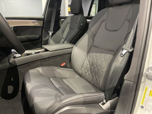 Used 2025 Volvo XC90 B6 Plus image 19