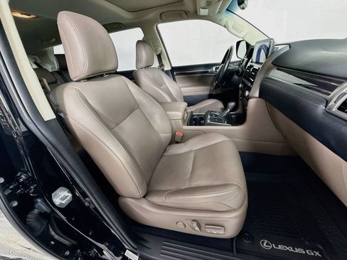 Certified 2022 Lexus GX 460 Luxury w/ Off Road Package AWD/4WD image 29
