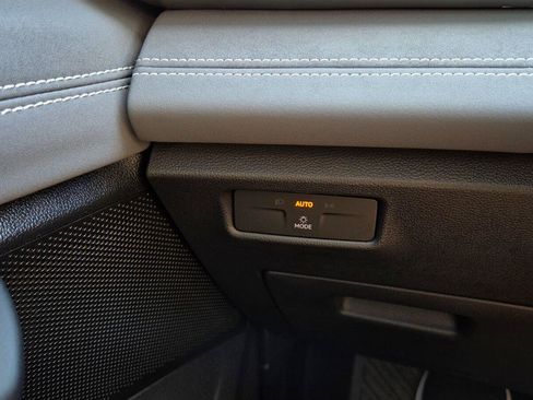 Certified 2026 Volkswagen Tiguan SE AWD/4WD image 22