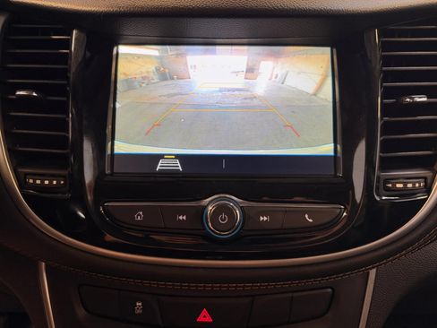 Used 2019 Chevrolet Trax LT w/ LT Convenience Package FWD image 18