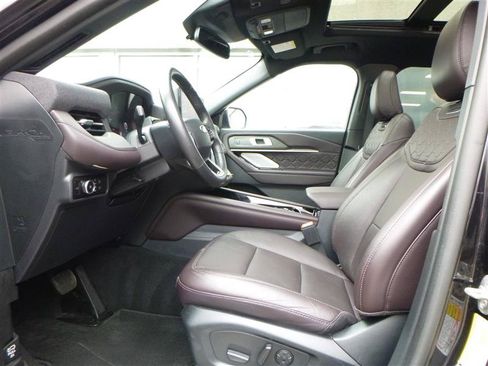 Used 2025 Ford Explorer Platinum w/ LUX Leather Package AWD/4WD image 5