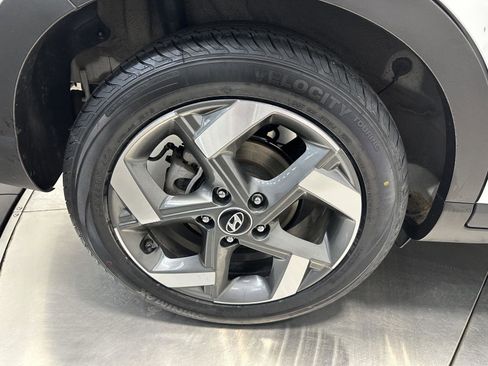 Certified 2023 Hyundai Venue Limited w/ Cargo Package FWD image 11