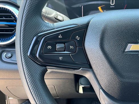 Used 2025 Chevrolet Trax LT FWD image 23
