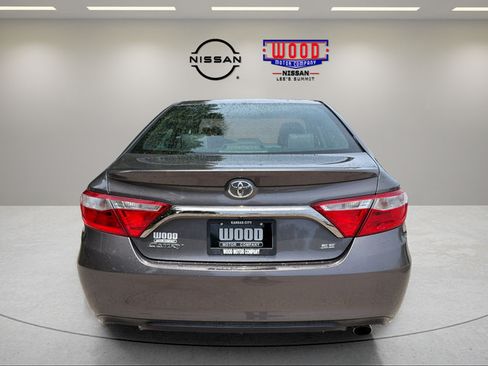 Used 2017 Toyota Camry SE FWD image 3