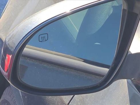 Used 2019 Toyota Corolla LE image 24