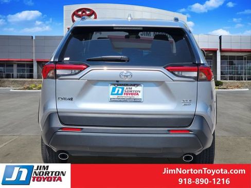 Used 2025 Toyota RAV4 XLE AWD/4WD image 5