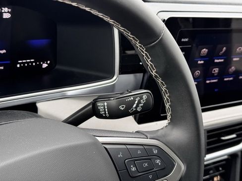 Used 2025 Volkswagen Taos SE image 28