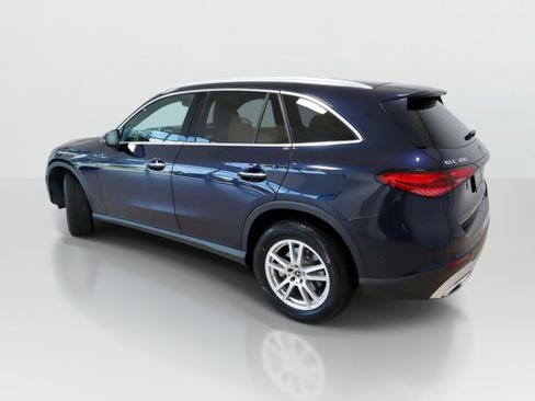 Used 2023 Mercedes-Benz GLC 300 4MATIC image 3