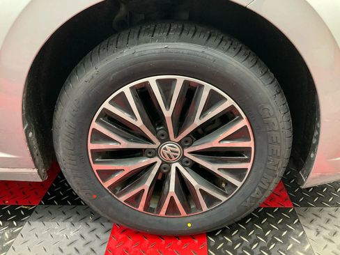 Used 2020 Volkswagen Jetta SE w/ SE Cold Weather Package image 6