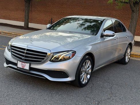 Used 2019 Mercedes-Benz E 300 4MATIC image 3