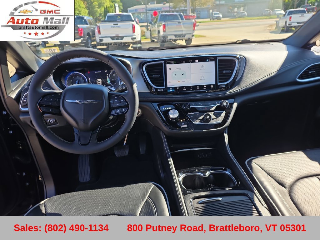 Used 2024 Chrysler Pacifica Limited w/ S Appearance Package AWD/4WD image 18