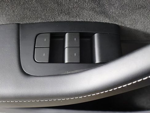 Used 2023 Tesla Model Y Long Range image 30