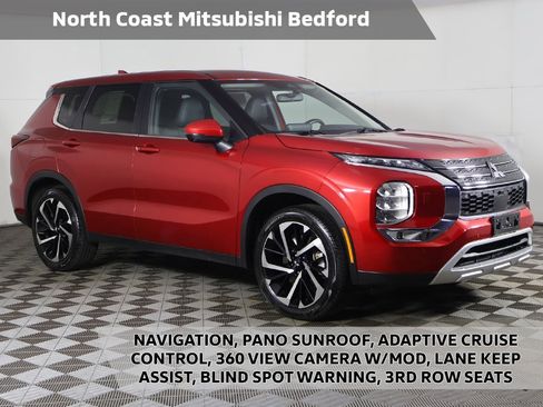 Used 2024 Mitsubishi Outlander SE Black Edition image 1